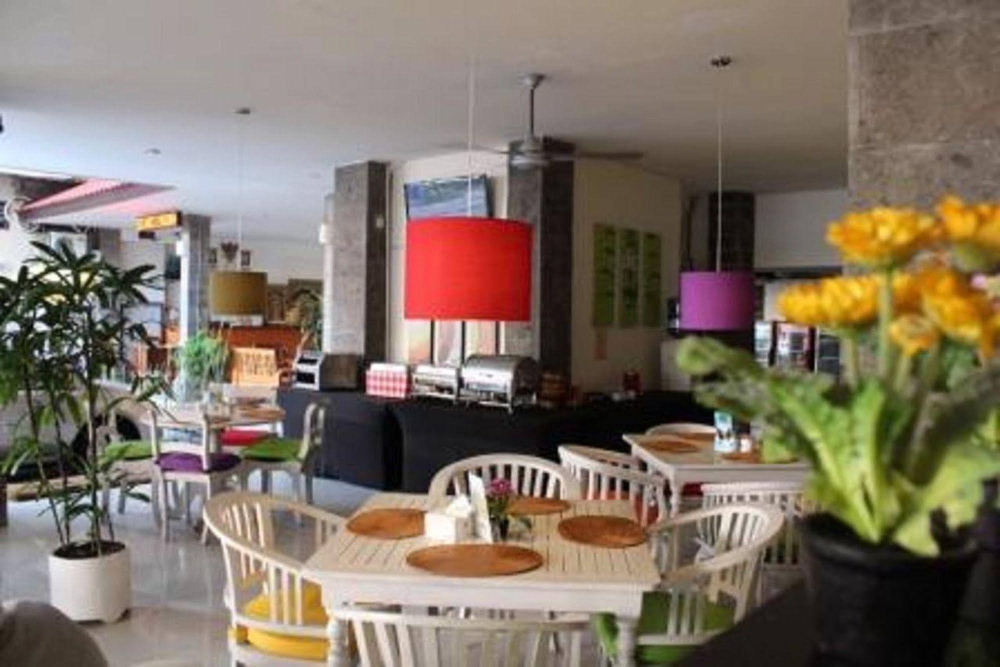 Hotel Karthi Kuta Kuta Lombok Eksteriør billede
