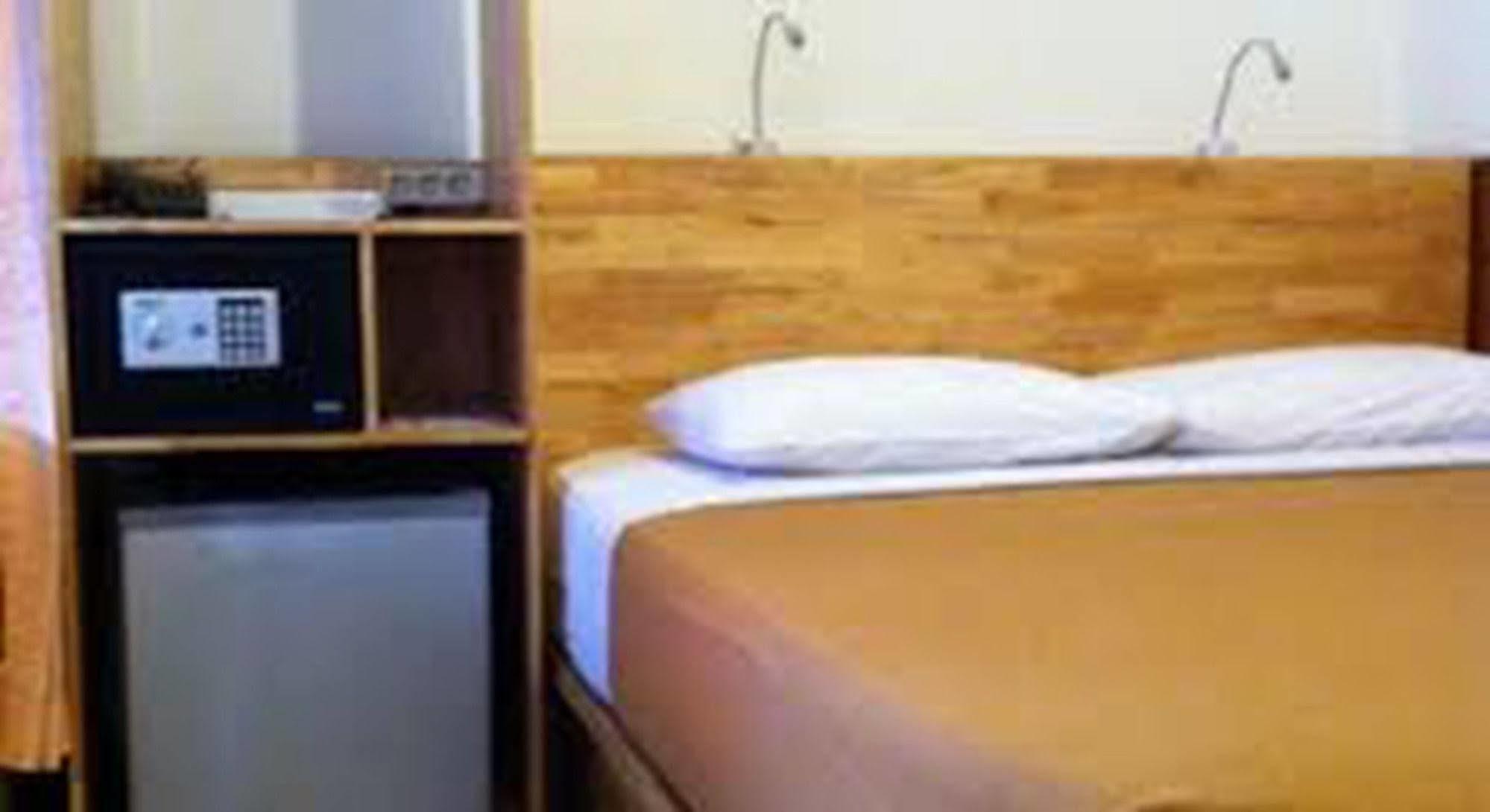 Hotel Karthi Kuta Kuta Lombok Eksteriør billede